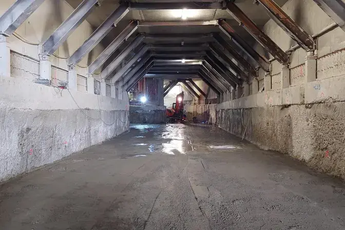 Vue sur la sortie et les travaux