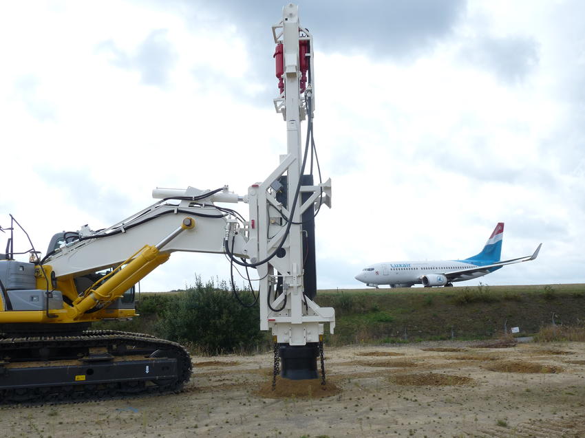 Aéroport Findel, Plateforme Höhenhof, Compactage dynamique vue Avion